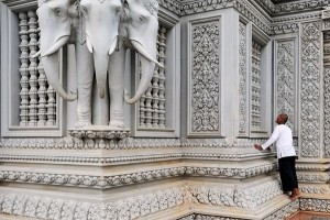 The three elephant headed sculpture